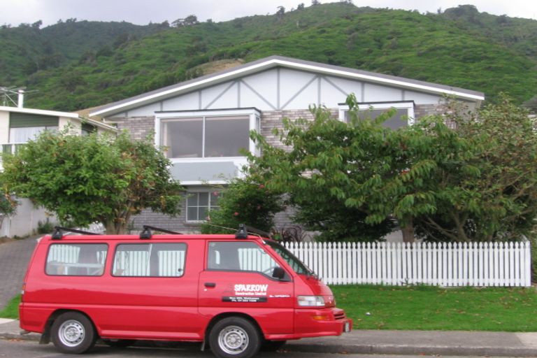 Photo of property in 117a Winara Avenue, Waikanae, 5036