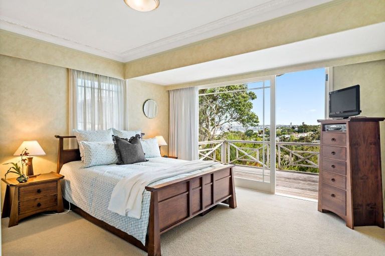 Photo of property in 30 Fairfax Avenue, Northcote, Auckland, 0627