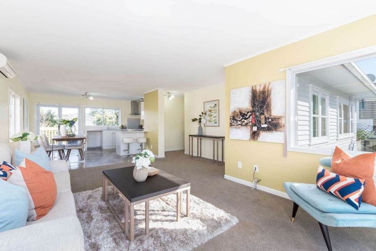 Photo of property in 62 Lyons Avenue, Murrays Bay, Auckland, 0630