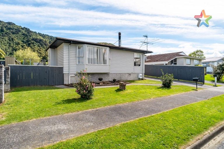 Photo of property in 5 Harvard Grove, Totara Park, Upper Hutt, 5018