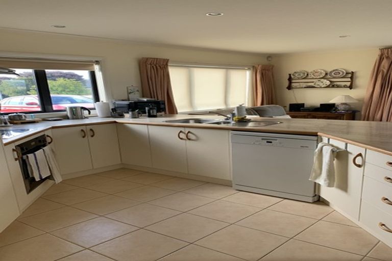 Photo of property in 6 Virginia Grove, Milson, Palmerston North, 4414