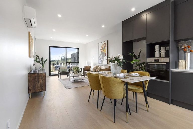 Photo of property in 32 Paretao Street, Massey, 0614