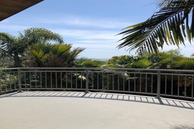 Photo of property in 473 East Coast Road, Murrays Bay, Auckland, 0630