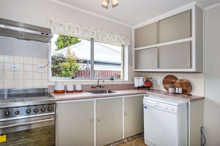 Photo of property in 2/87a Middlepark Road, Sockburn, Christchurch, 8042