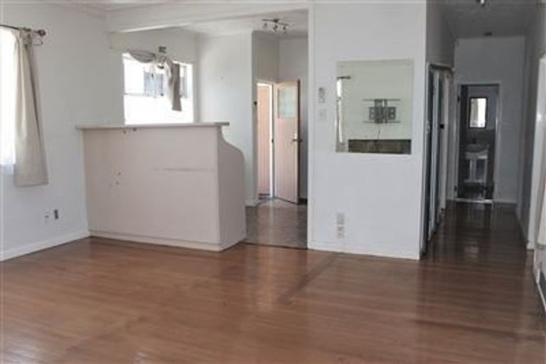 Photo of property in 5 Maxwell Avenue, Papatoetoe, Auckland, 2025