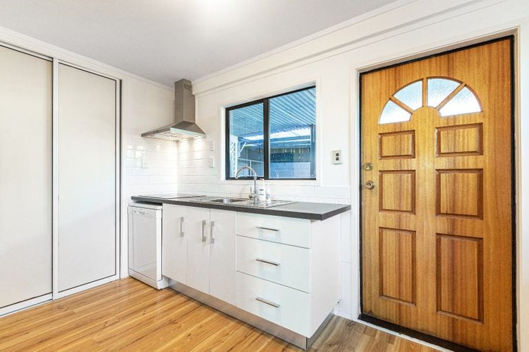 Photo of property in 102 Prince Regent Drive, Half Moon Bay, Auckland, 2012