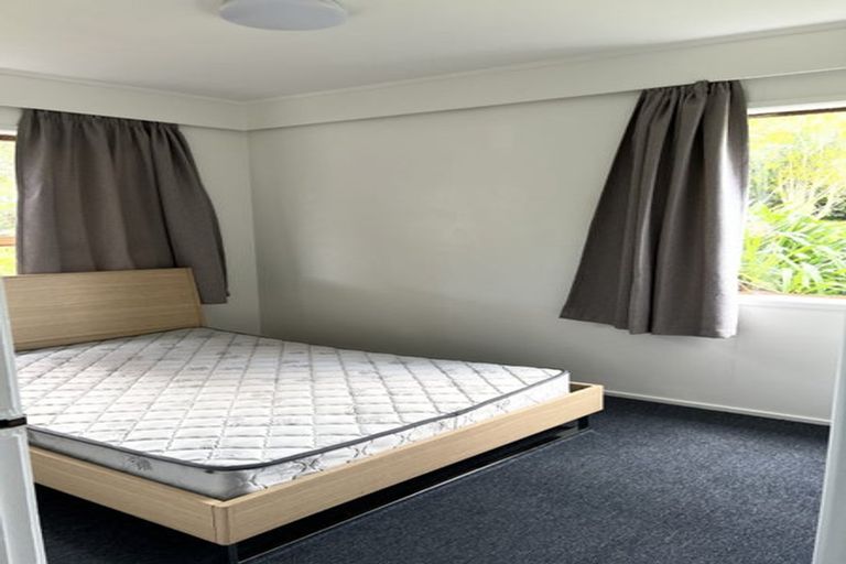 Photo of property in 11 Ian Place, Glendene, Auckland, 0602