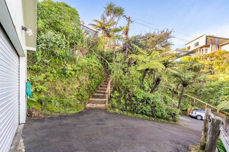 Photo of property in 40 Akatea Road, Korokoro, Lower Hutt, 5012