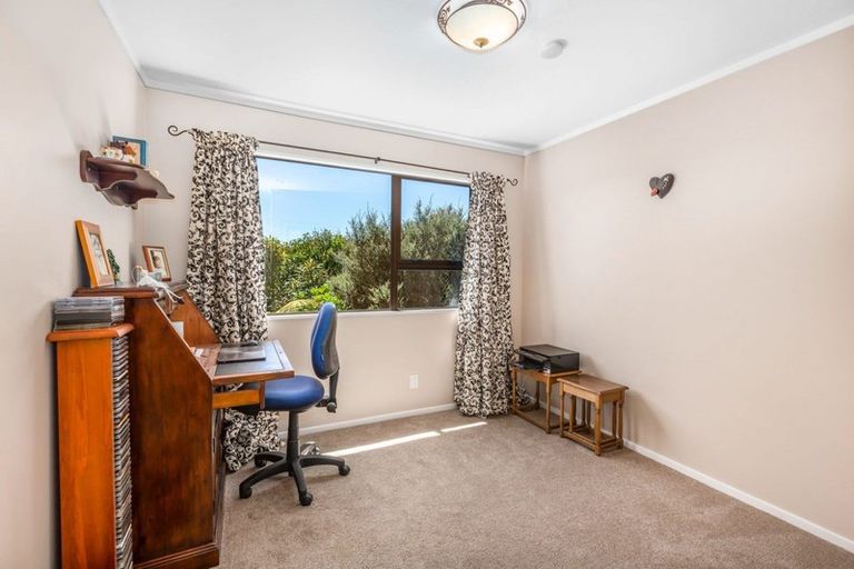 Photo of property in 11 Musket Lane, Whitby, Porirua, 5024