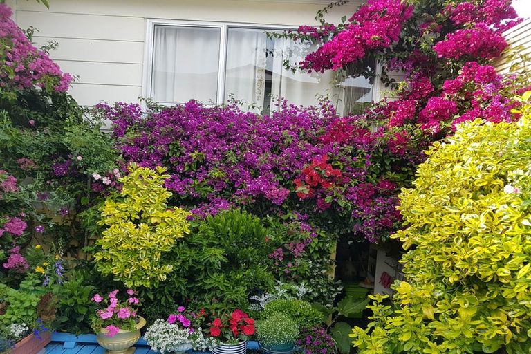 Photo of property in 1/3a Kirrie Avenue, Te Atatu South, Auckland, 0610