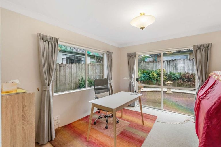 Photo of property in 5 Pat O'connor Place, Manurewa, Auckland, 2105