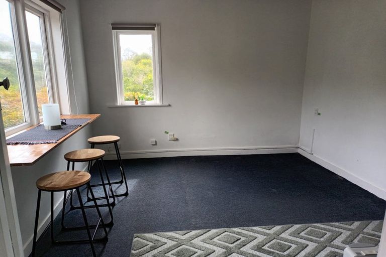 Photo of property in 34 Moana Road, Kelburn, Wellington, 6012