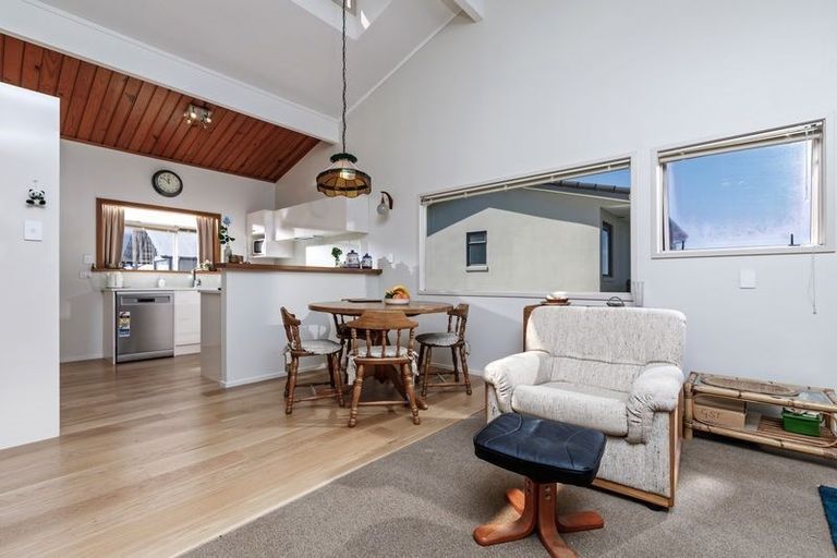 Photo of property in 61b Stanley Road, Stanley Point, Auckland, 0624