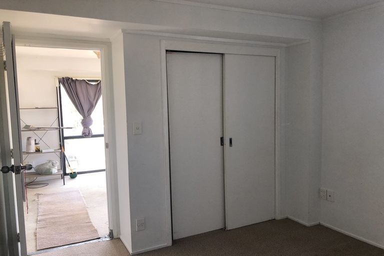 Photo of property in 1/13a Kitewao Street, Northcote, Auckland, 0627