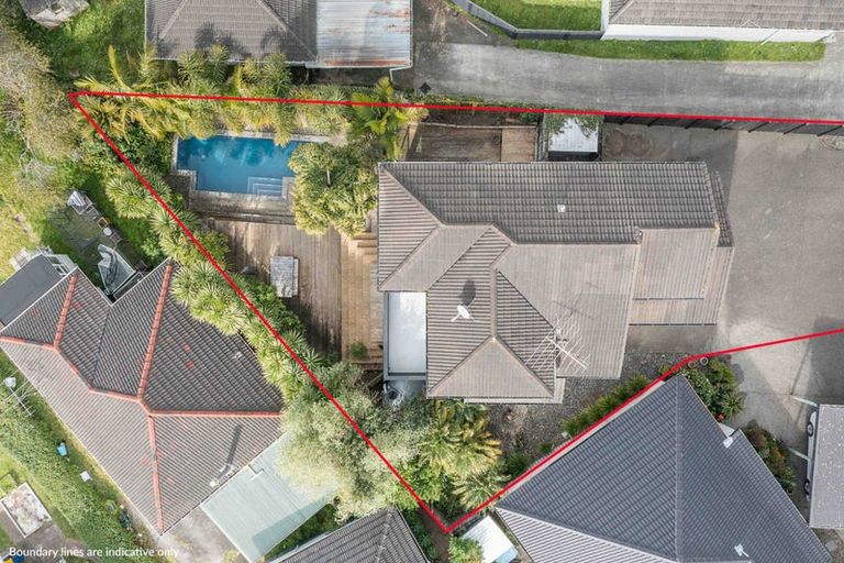 Photo of property in 2 Exmouth Road, Northcote, Auckland, 0627