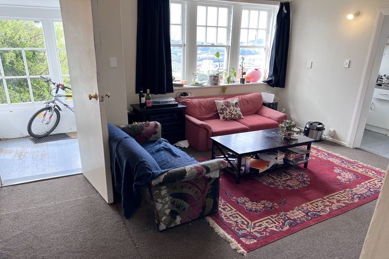 Photo of property in 76a Kelburn Parade, Kelburn, Wellington, 6012