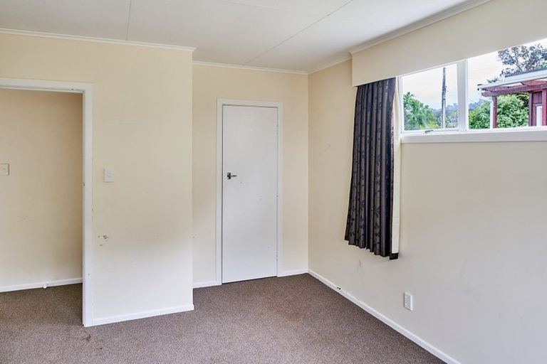 Photo of property in 4 Thomson Grove, Stokes Valley, Lower Hutt, 5019