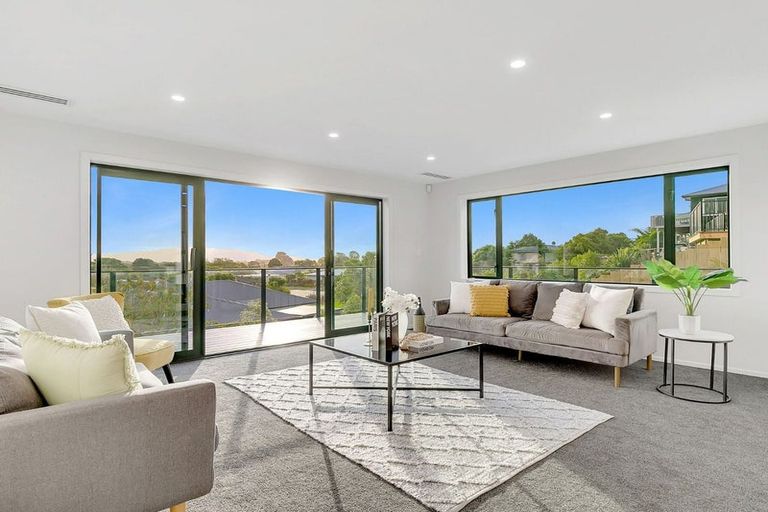 Photo of property in 68 Kakariki Grove, Waikanae, 5036