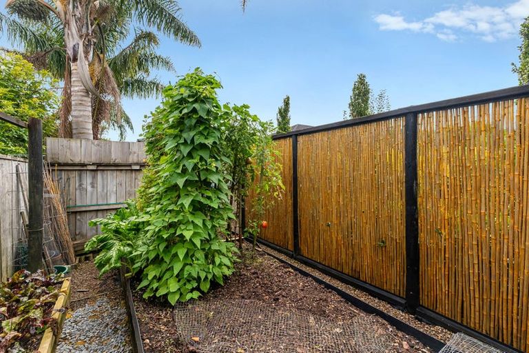Photo of property in 24 Hooton Drive, Kumeu, 0810