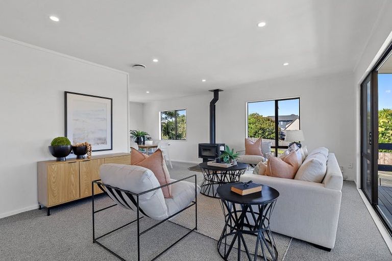 Photo of property in 64 Vintage Drive, Henderson, Auckland, 0612