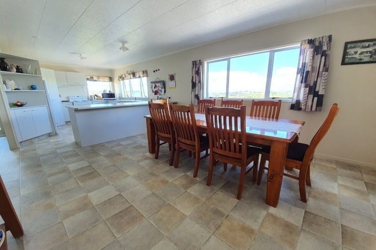 Photo of property in 18 Marohemo Road, Maungaturoto, 0583