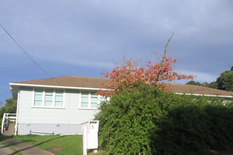 Photo of property in 5 Greer Crescent, Tawa, Wellington, 5028