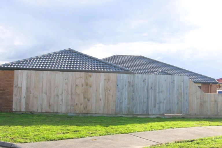 Photo of property in 15 Nier Place, East Tamaki Heights, Auckland, 2016