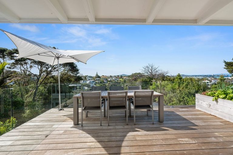 Photo of property in 32 Seaview Avenue, Northcote, Auckland, 0627