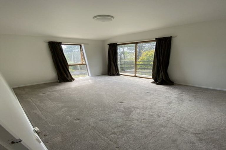 Photo of property in 1/13 Saddleback Rise, Murrays Bay, Auckland, 0630