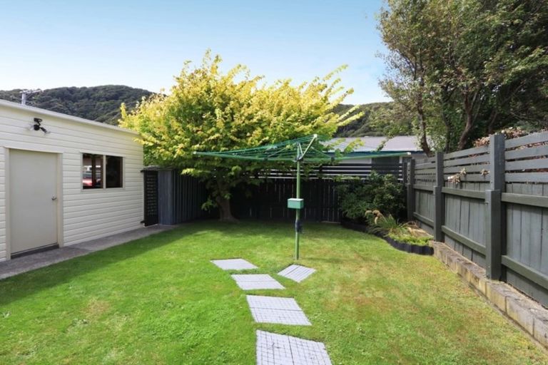 Photo of property in 41 Pukatea Street, Eastbourne, Lower Hutt, 5013