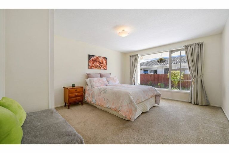 Photo of property in 2/203 Main North Road, Redwood, Christchurch, 8051