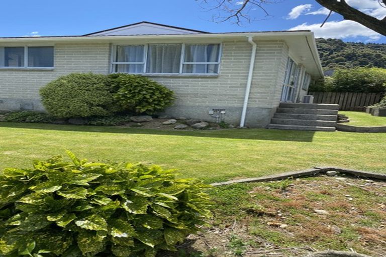 Photo of property in 7a Harvard Grove, Totara Park, Upper Hutt, 5018