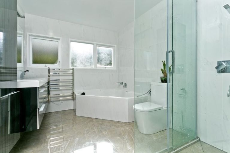 Photo of property in 421 East Coast Road, Mairangi Bay, Auckland, 0630