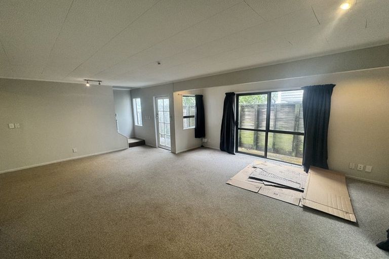 Photo of property in 6 Tiketike Way, Brooklyn, Wellington, 6021