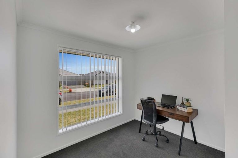 Photo of property in 17 Perla Road, Pukekohe, 2120