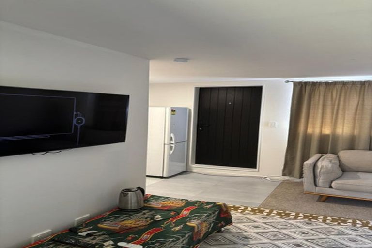 Photo of property in 1/48 Sandgate Avenue, Botany Downs, Auckland, 2010