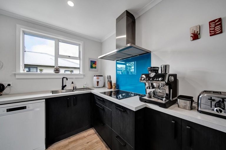 Photo of property in 12 Walsh Road, Westown, New Plymouth, 4310