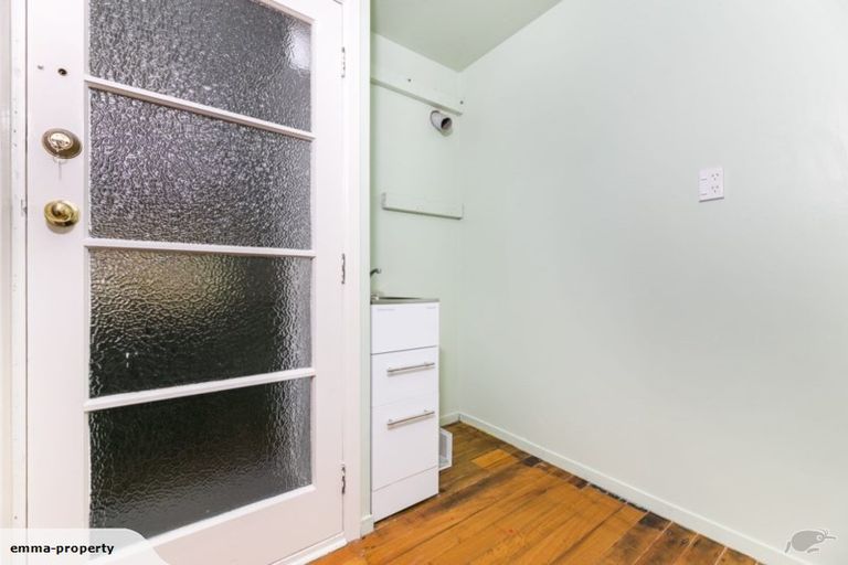 Photo of property in 5 Henderson Valley Road, Henderson, Auckland, 0612