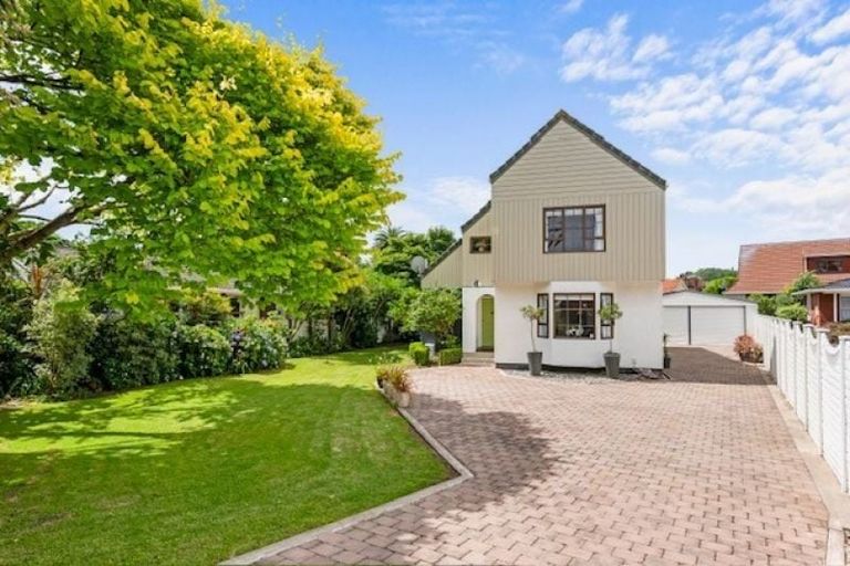 Photo of property in 261 Te Moana Road, Waikanae, 5036