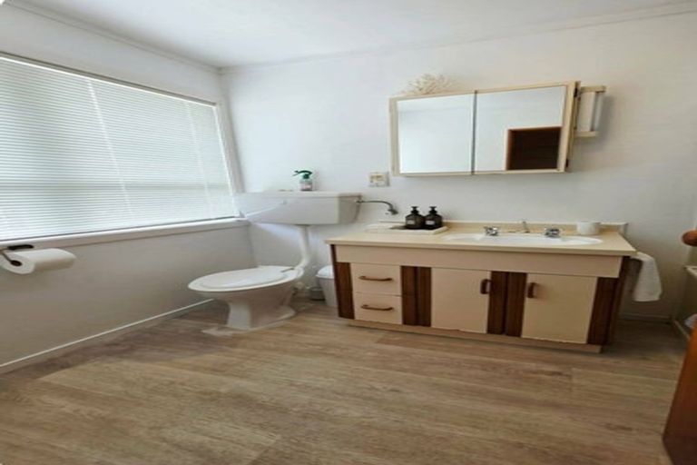 Photo of property in 24 Milton Road, Orewa, 0931