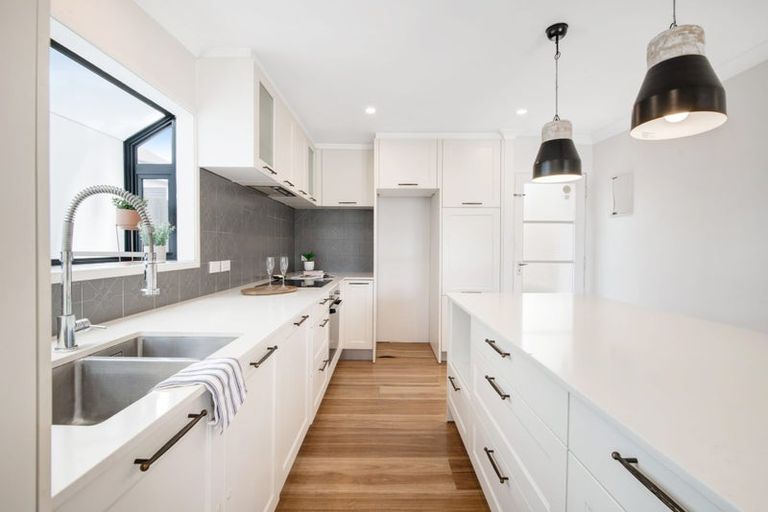 Photo of property in 1/7 Leiden Place, Totara Vale, Auckland, 0629