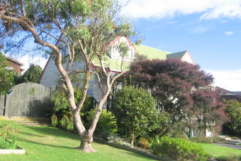 Photo of property in 6 Kinnel Grove, Papakowhai, Porirua, 5024