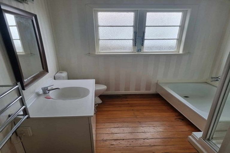 Photo of property in 116 Karori Road, Karori, Wellington, 6012