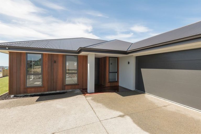 Photo of property in 43 Katania Heights, Brightwater, 7022