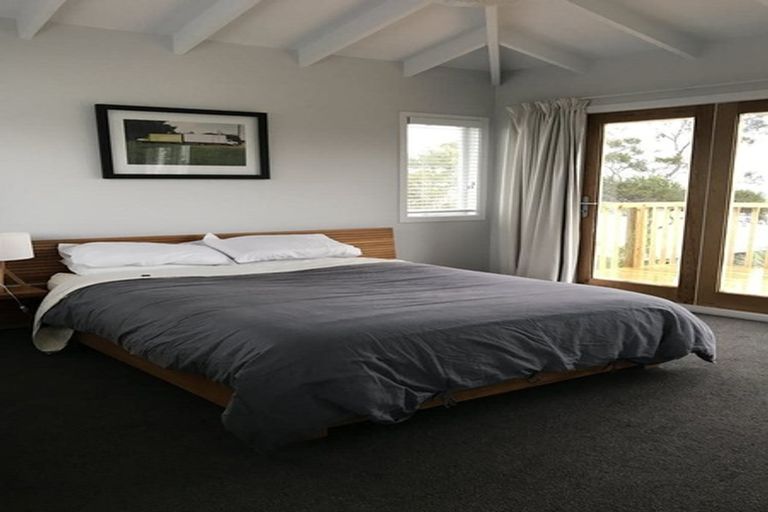 Photo of property in 33 Dakota Avenue, Beach Haven, Auckland, 0626