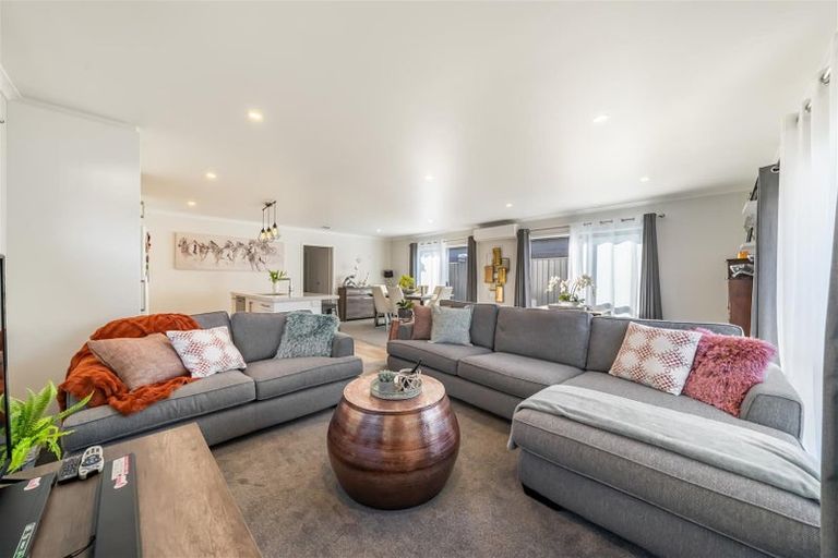 Photo of property in 2 Pattullo Crescent, Wallaceville, Upper Hutt, 5018