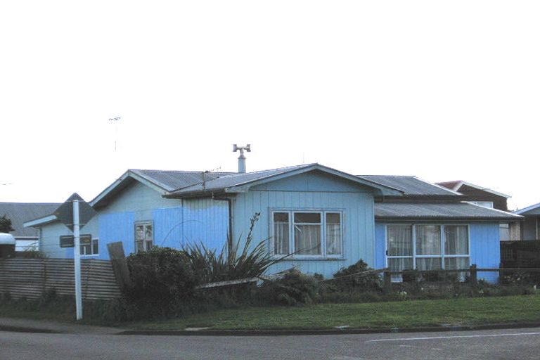 Photo of property in 162 Cornfoot Street, Castlecliff, Whanganui, 4501