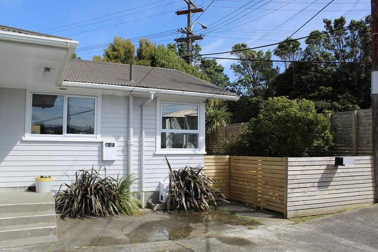 Photo of property in 2 Warren Street, Paparangi, Wellington, 6037