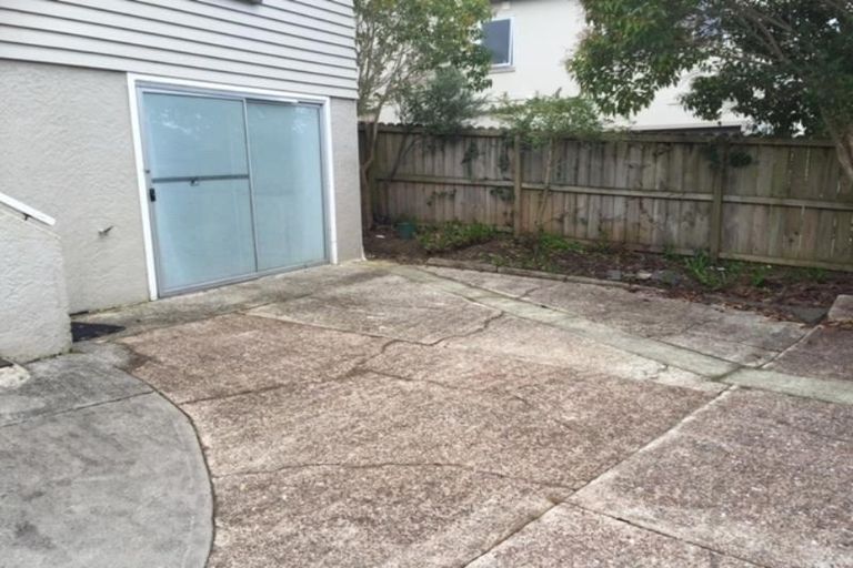 Photo of property in 1/288 East Coast Road, Forrest Hill, Auckland, 0620
