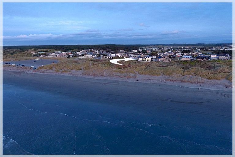 Photo of property in 6a Marine Parade South, Foxton Beach, Foxton, 4815